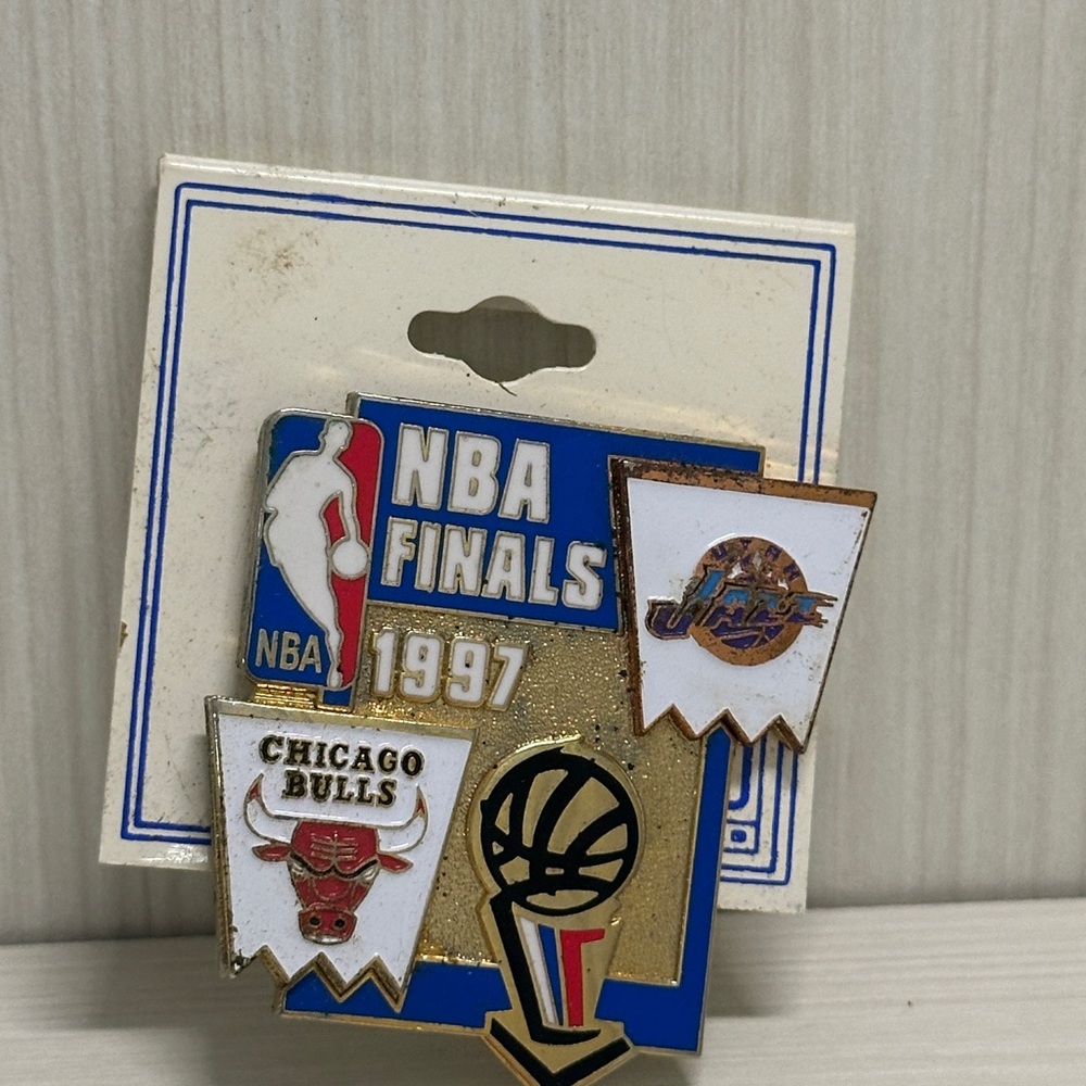 Vintage 1997 NBA Finals Chicago Bulls Utah Jazz Sports Pin New